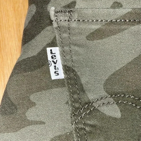 Levi’s Straus Camo Jeans- 31 - Picture 2 of 8